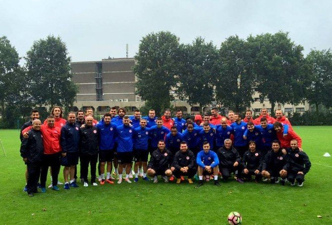 Antalyaspor’un Hollanda Kampı Başladı