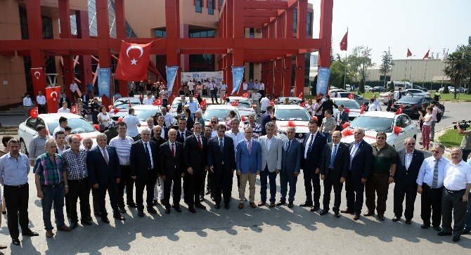 Kazada Aracı Pert Olan Vatandaş 15 Dakika Sonra Otomobil Kazandığını Öğrendi