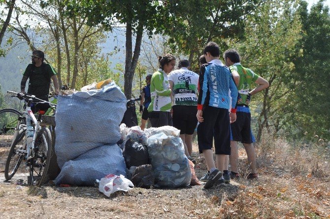 Bursalı Bisikletçilerden Çevre Temizliği