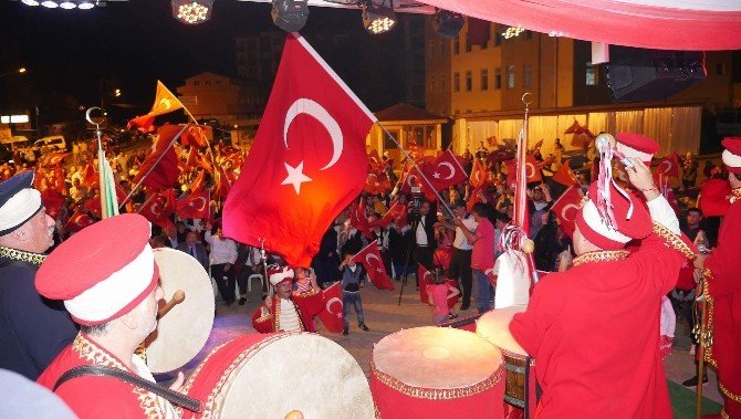 Düzköy’de Demokrasi Mitingi Düzenlendi