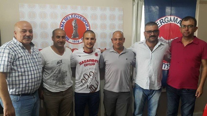 Bergama Belediyespor, 18 Futbolcuyu Renklerine Bağladı