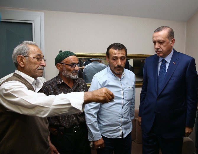 Cumhurbaşkanı Erdoğan, Şehit Ailesini Ziyaret Etti