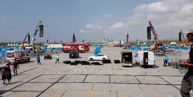 Yenikapı’da "Demokrasi Ve Şehitler Mitingi" İçin Hazırlıklar Sürüyor