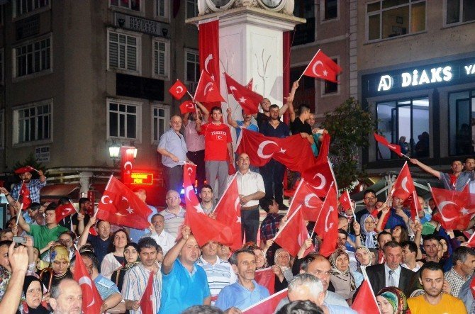 Kurtulmuş: “Milletimiz Kararlığıyla Karanlığı Aydınlığa Çevirdi”