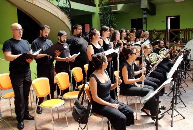 Huzurevinde Opera Konseri