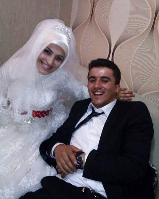 Sinop Şehidine Ağlıyor