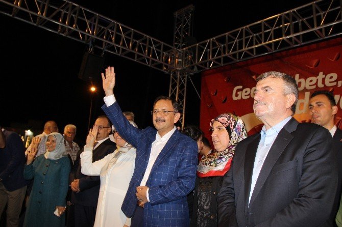 Bakan Özhaseki Demokrasi Nöbetinde Konyalılarla Buluştu