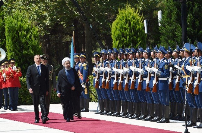 Ruhani, Bakü’de Aliyev’le Görüştü