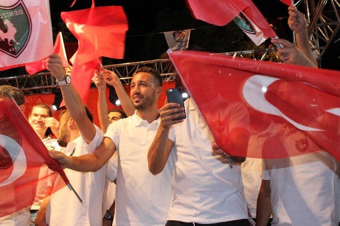 Denizlisporlu Futbolcular, Demokrasi Nöbetine Katıldı