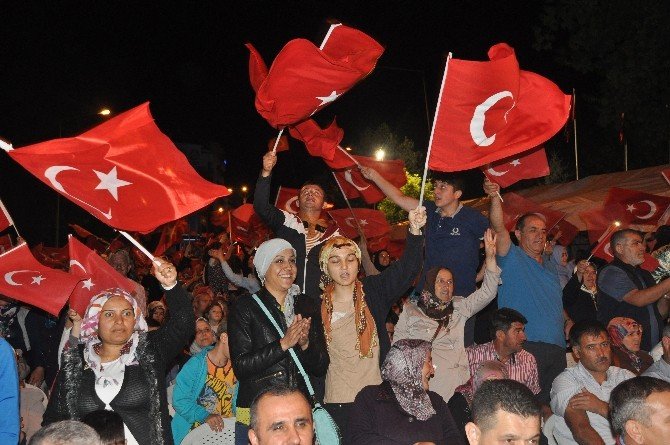 Afyonkarahisar’da ‘Demokrasi Nöbeti’nde Vatandaşlara Seslenen Bakan Eroğlu: