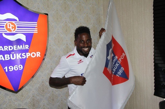 Karabükspor’da Yeni Transfer İmzayı Attı