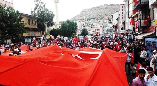 Bayburt’ta Binler Demokrasi Ve Şehitler Mitinginde Buluştu