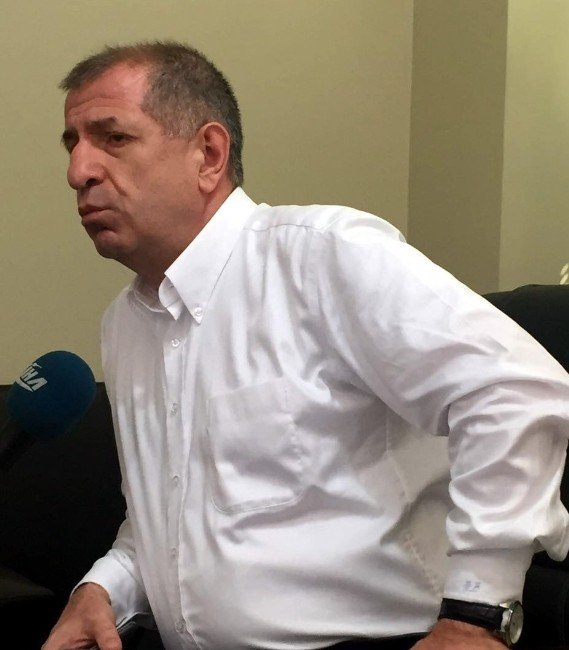 Ümit Özdağ’ın Gömleğinde Dikkat Çeken Detay