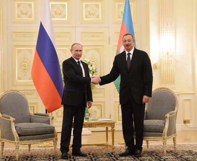 Putin, Bakü’de Aliyev’le Görüştü