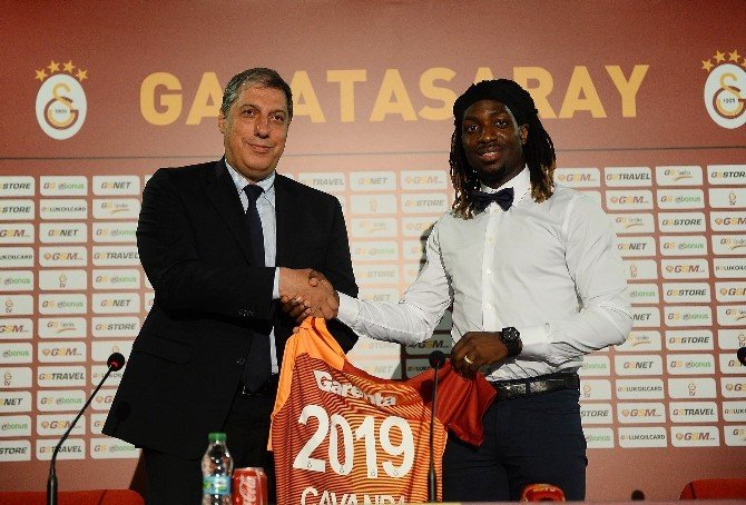 Galatasaray’da Cavanda İmzayı Attı