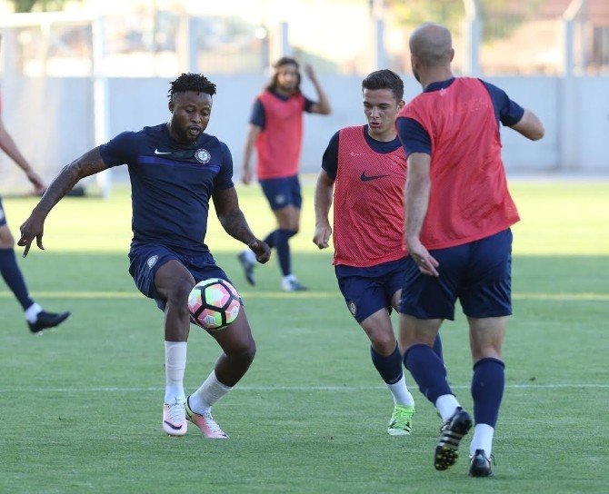 Osmanlıspor Topbaşı Yaptı