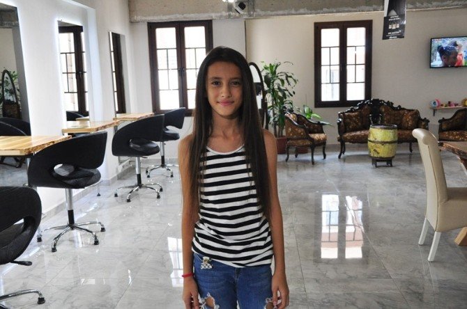 Milaslı Genç Kuaför, Kanserli Hastalara Umut Oldu