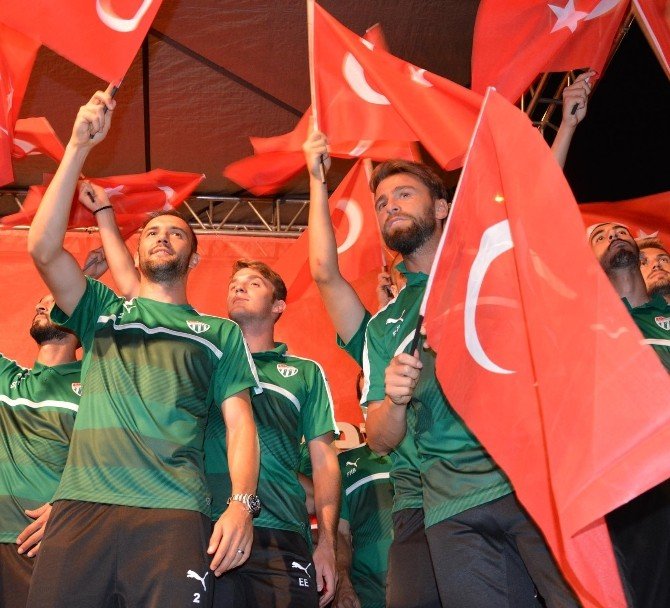 Bursasporlu Futbolcular Demokrasi Nöbetinde