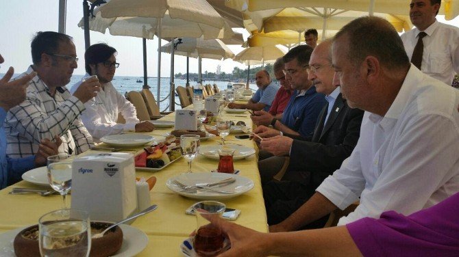 Kılıçdaroğlu’ndan Edremit’te Çay Molası