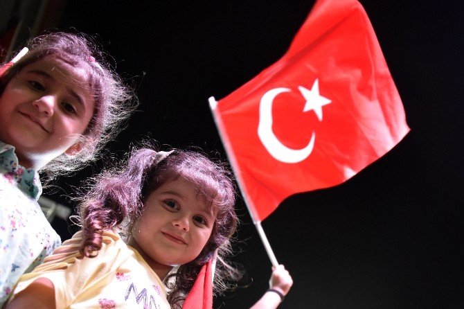 Gümüşhane’de Demokrasi Nöbeti Uğur Işılak’la Sona Erdi
