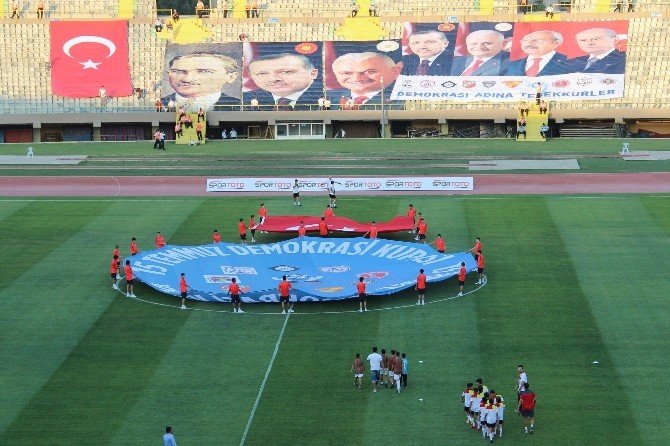 İzmir Kulüpleri "Demokrasi" İçin Bir Arada