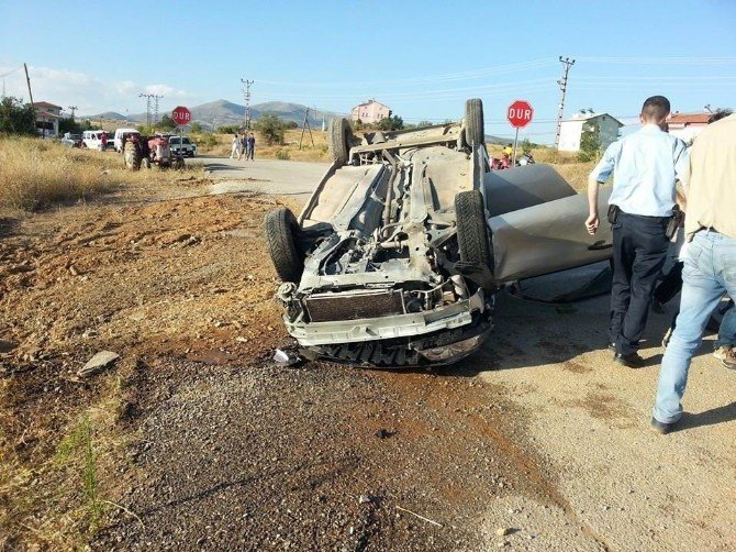 Hüyük’te İki Otomobil Çarpıştı: Üç Yaralı