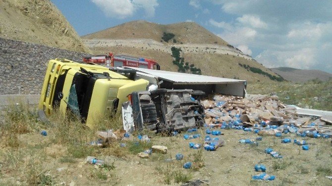 Tır’la Otomobil Çarpıştı 2 Yaralı