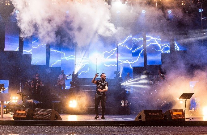 Berkay, Harbiye Açıkhava Konserinde Coşturdu