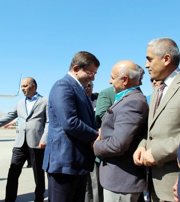 Eski Başbakan Ahmet Davutoğlu Kayseri’de