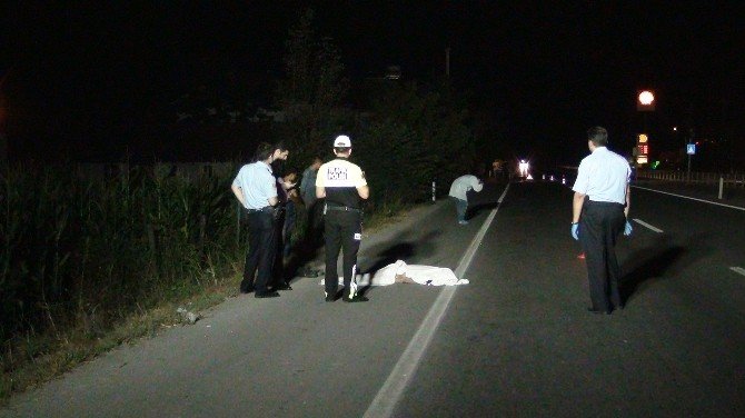 Otomobilin Çarptığı Genç, Hayatını Kaybetti