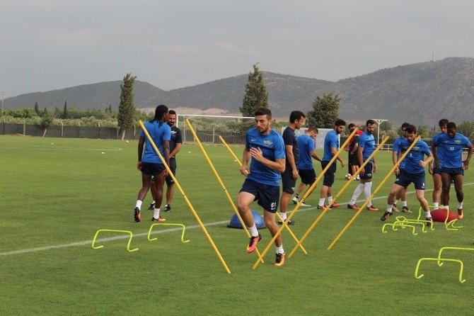 Akhisar Belediyespor Seyircisinin Önüne Çıkıyor