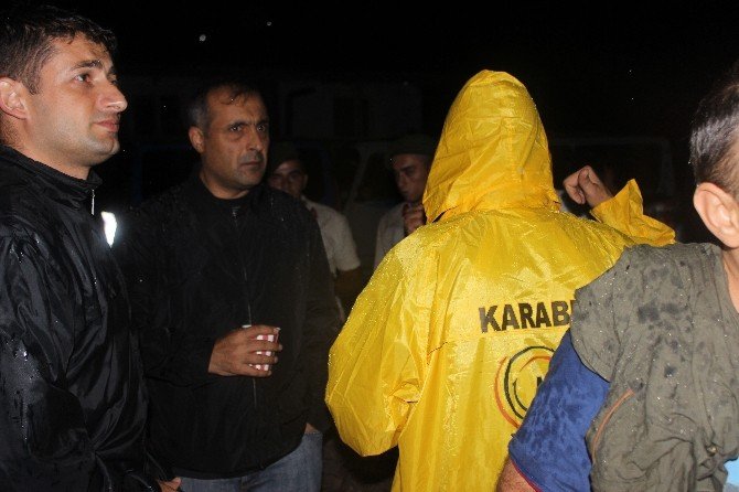 Cenazeye Giderken Yolda Mahsur Kalan Vatandaşlar 18 Saat Sonra Kurtarıldı