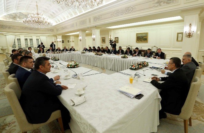 Başbakan Yıldırım: "Liseleri, Sınav Sistemini, Kurmaylık Yolunu Ele Geçirmişler"