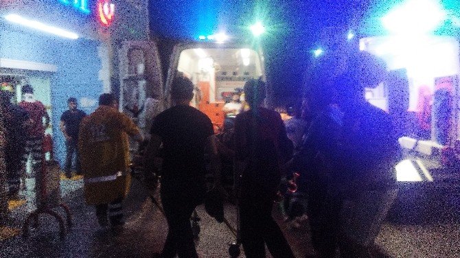 (Bartın) İki Araç Kafa Kafaya Çarpıştı: 5 Yaralı