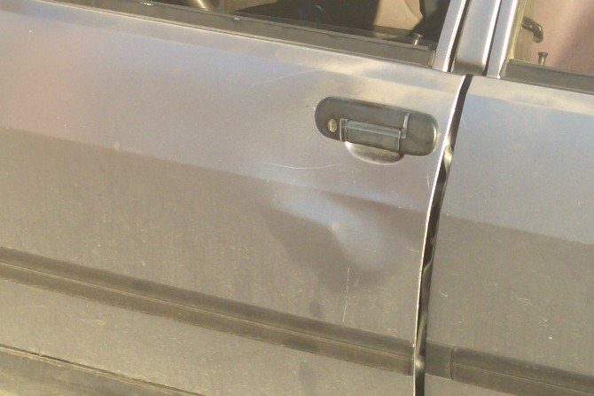 Otobüs İle Otomobilin Arasına Sıkışan Sürücü Yaralandı