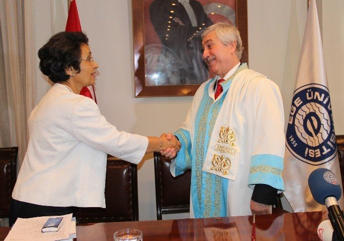 Ege Üniversitesi’nde Devir Teslim