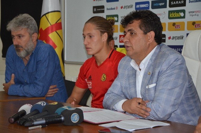Eskişehirspor, Felix İle 3 Yıllık Sözleşme İmzaladı