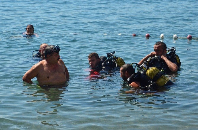 Dalgıçlar Plajı Temizledi