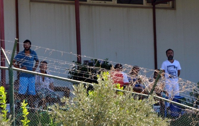 Alanya’da Mahkum Yakınlarının Cezaevi Önünde Bekleyişi Devam Ediyor