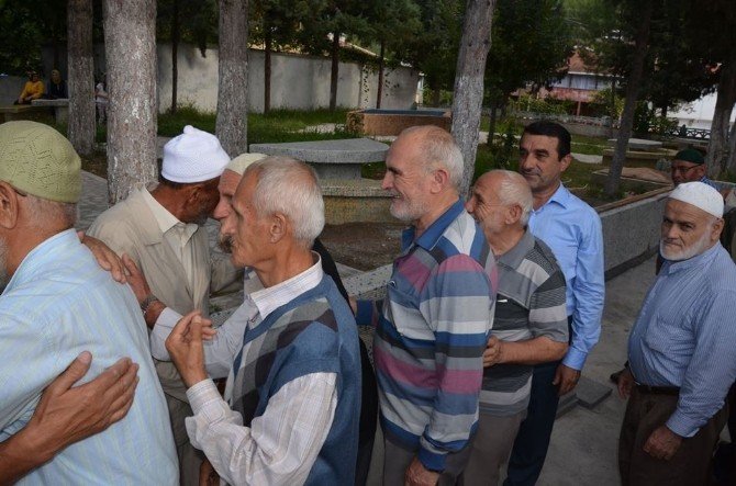 Hacı Adayları Dualarla Uğurlandı