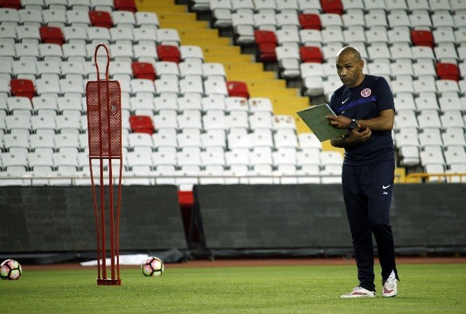 Morais: “Osmanlıspor Maçında 3 Puan Almak İstiyoruz”