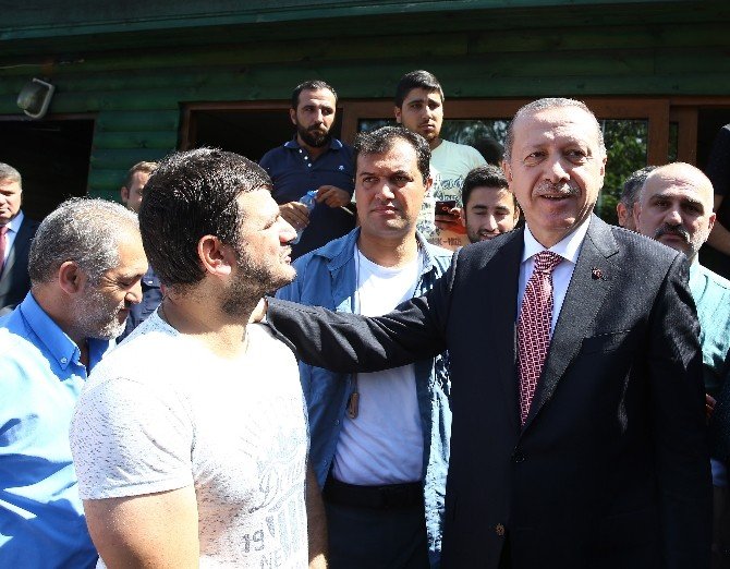 Cumhurbaşkanı Erdoğan Dolmuş Durağını Ziyaret Etti