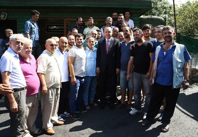 Cumhurbaşkanı Erdoğan Dolmuş Durağını Ziyaret Etti
