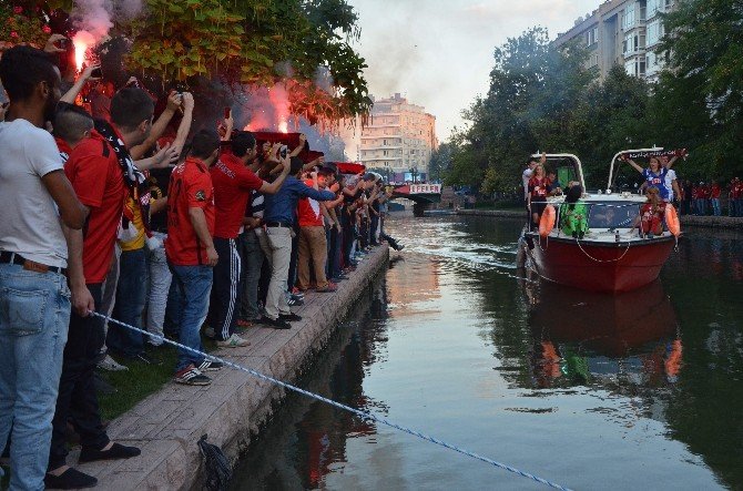 Eskişehirspor, Yeni Sezonun Tanıtımını Yaptı