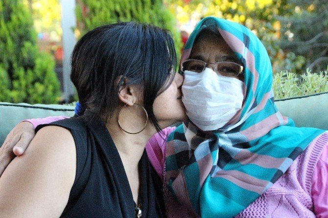 Annesine Böbreğini Verip Hayata Tutunmasını Sağladı