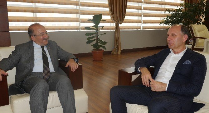 Başkan Usta’dan Büyükşehir Belediye Başkanı Gümrükçüoğlu’na Ziyaret