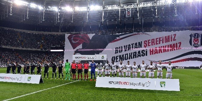 Beşiktaşlı Taraftarlardan Koreografi Şov