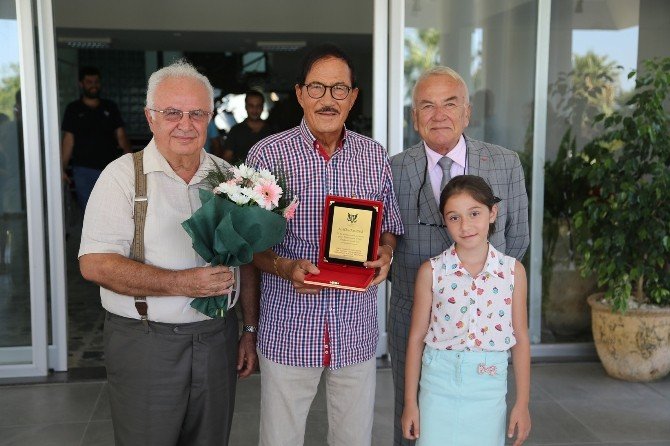 Gaü’nün 2004 Yılı Mezunları, Okulları İle Hasret Giderdi