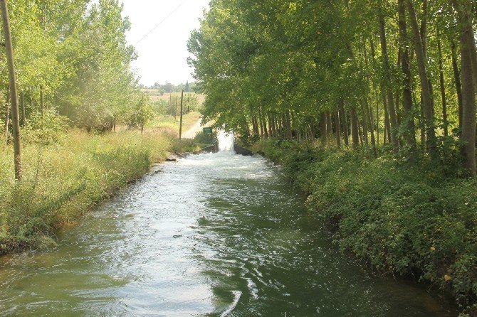 Serinlemek İçin Kanala Giren Çocuk Boğuldu
