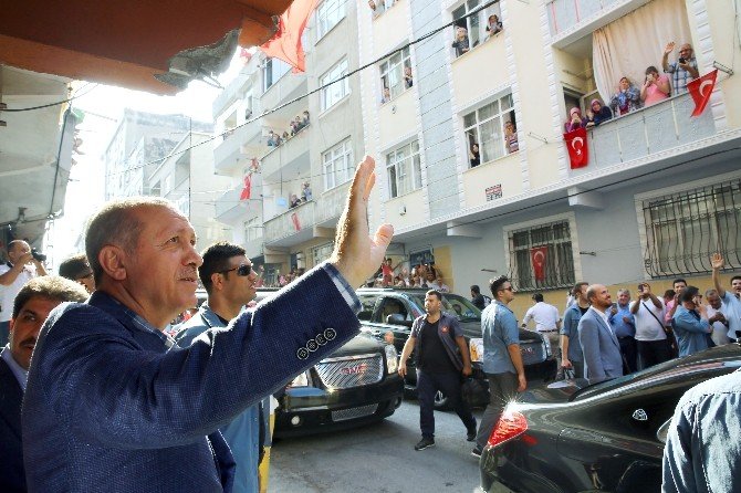 Cumhurbaşkanı Erdoğan, 15 Temmuz Şehitlerinin Ailelerini Ziyaret Etti